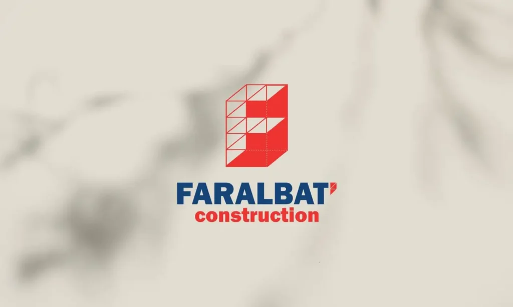 Visuel présentant le logo créé par La Photo'graphiste pour l'entreprise FaralBat'. Le design mêle simplicité, couleurs primaires, ambiance masculine : le tout parfait pour une entreprise de maçonnerie générale.